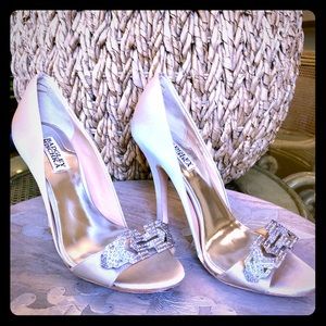 BADGLEY MISCHKA Champagne Silk Wedding Shoes 8M